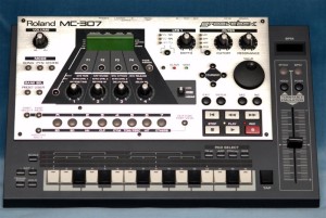 ROLAND MC-307 Groovebox ROLAND MC-307 Groovebox